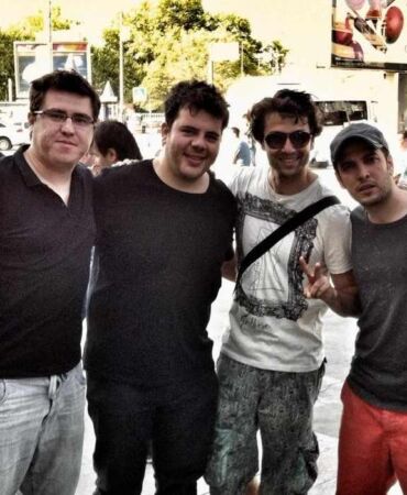 Çok Güzel Hareketler Bunlar ekibi oyuncusu Emre Canpolat'tan 'üç adam'a tepki! 'Zorunuza gitmiyor mu'