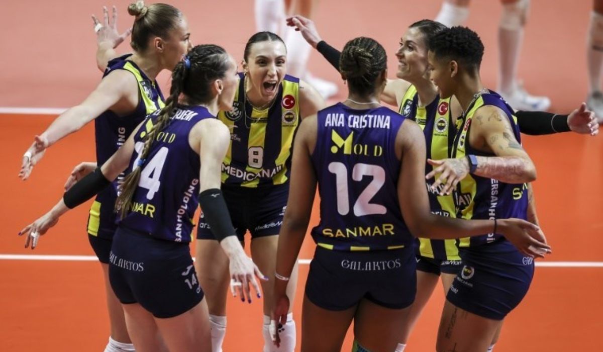 Dev derbide zafer Fenerbahçe Medicana'nın Finalde rakip Vakıfbank!