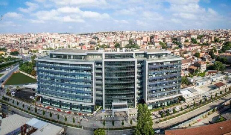 İBB davasında polis müdahalesi: Gazeteci Erhan Tekten gözaltına alındı