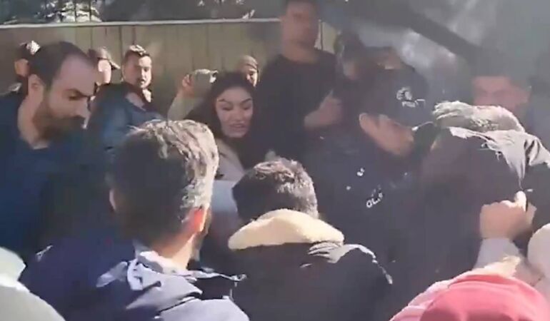 Milli Eğitim Bakanlığı önünde eylem yapan öğretmenlere polis müdahalesi!