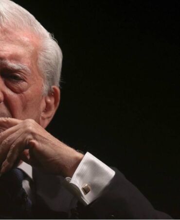Nobel Ödüllü yazar Mario Vargas Llosa hayatını kaybetti