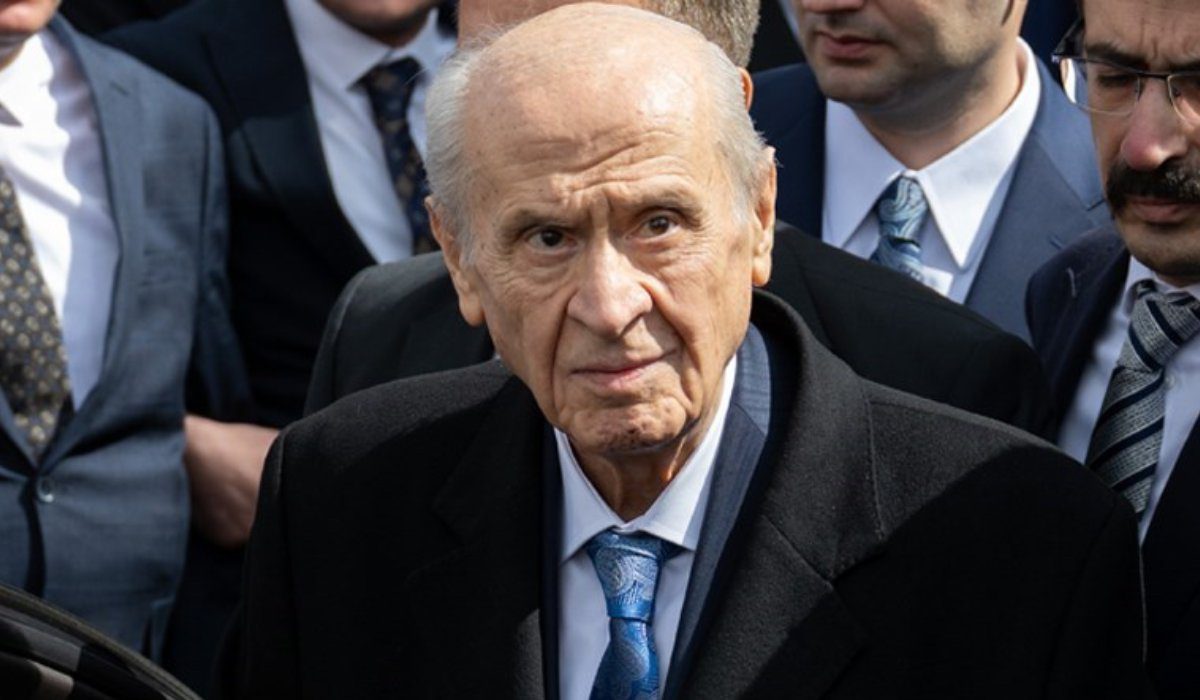 Özgür Özel'in 'cunta' çıkışına Bahçeli’den sert yanıt 'Darbe özentisi bir zavallının hezeyanı