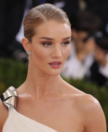 Rosie Huntington-Whiteley doğum sonrası formuna kavuştu 'Hayat çok kısa'