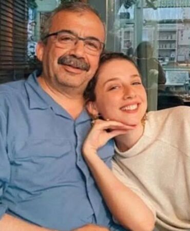 Sırrı Süreyya Önder'in kızı Ceren Önder Kandemir son durumu paylaştı 'Stabil kaldığı her gün bizim için yeterli şükür sebebi'
