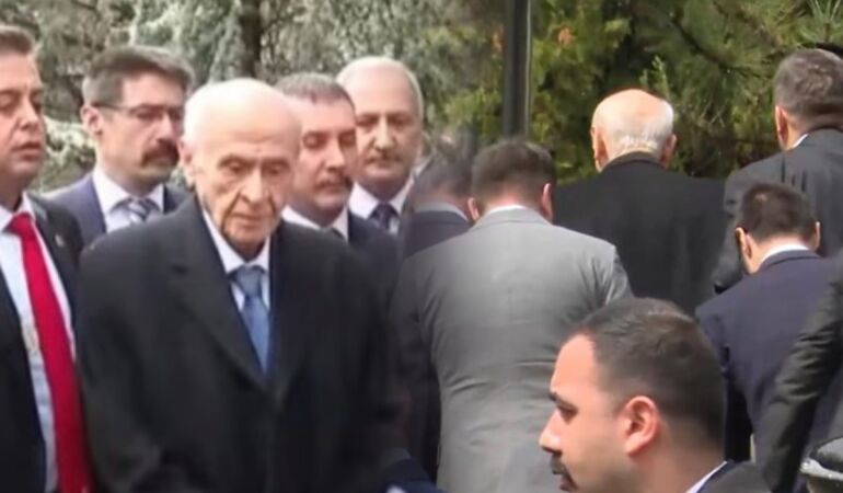 Son Dakika... Devlet Bahçeli 2 ay ortaya çıktı! Kalp ameliyatının ardından Türkeş’in mezarında ortaya çıktı