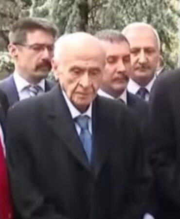 Son Dakika... Devlet Bahçeli 2 ay ortaya çıktı! Kalp ameliyatının ardından Türkeş’in mezarında ortaya çıktı1