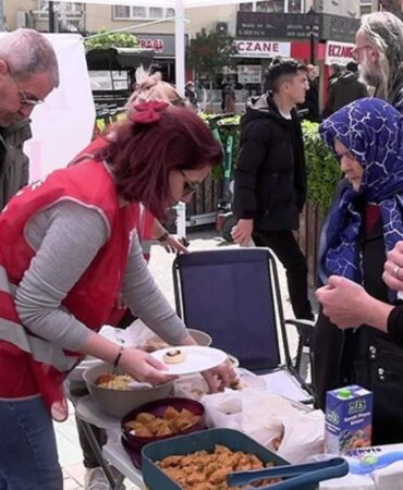 TİP, Karşıyaka’da 'Boykot Kafe' kurdu 'Yerel üretimi destekle, dayanışmayı büyüt!'