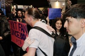 Trabzonspor’un gençleri şehre gururla döndü Havalimanında coşkulu karşılama!