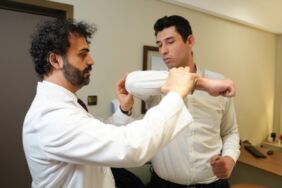 Uzmanı uyardı 'Omuz sıkışma sendromu' ciddi sorunlara yol açabilir