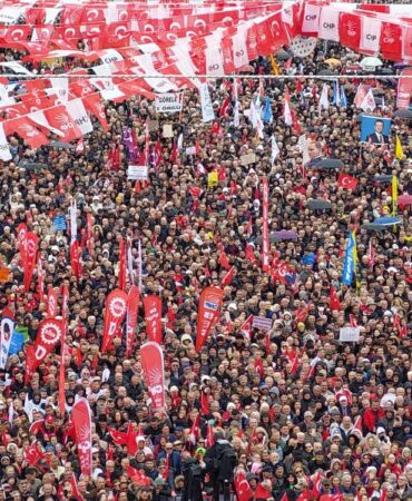 ÖZGÜR ÖZEL, 'MİLLET İRADESİNE SAHİP ÇIKIYOR' MİTİNGLERİNİ SAMSUN'DAN BAŞLATTI