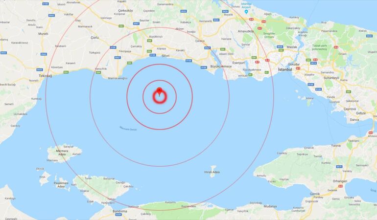 İstanbul’u sokağa döken deprem fırtınası: 15.15’te bir kez daha sallandı!