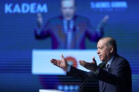 CUMHURBAŞKANI ERDOĞAN'DAN UYARI: "NÜFUSUMUZDAKİ AZALIŞ SORUNU ÜLKEMİZ İÇİN SAVAŞTAN DAHA ÖNEMLİ BİR TEHDİT" "TÜRKİYE YÜZYILI'NI KADINLARLA İNŞA EDECEĞİZ" "KADIN DÜŞMANI ZİHNİYET AK PARTİ İKTİDARI İLE TARİHE KARIŞTI" CUMHURBAŞKANI ERDOĞAN, KADEM 5. OLAĞAN GENEL KURULUNA KATILDI