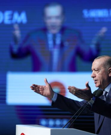 CUMHURBAŞKANI ERDOĞAN'DAN UYARI: "NÜFUSUMUZDAKİ AZALIŞ SORUNU ÜLKEMİZ İÇİN SAVAŞTAN DAHA ÖNEMLİ BİR TEHDİT" "TÜRKİYE YÜZYILI'NI KADINLARLA İNŞA EDECEĞİZ" "KADIN DÜŞMANI ZİHNİYET AK PARTİ İKTİDARI İLE TARİHE KARIŞTI" CUMHURBAŞKANI ERDOĞAN, KADEM 5. OLAĞAN GENEL KURULUNA KATILDI