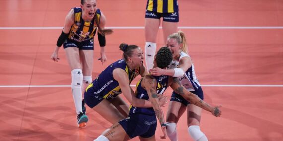 Eczacıbaşı Dynavit’i sahadan sildi: Kupa Voley’de şampiyon Fenerbahçe!