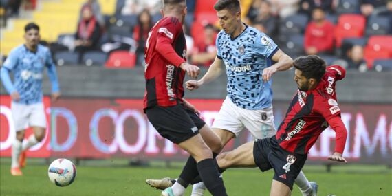 Gaziantepspor, Başakşehir’e 2-1 yenildi, hakeme tepki var
