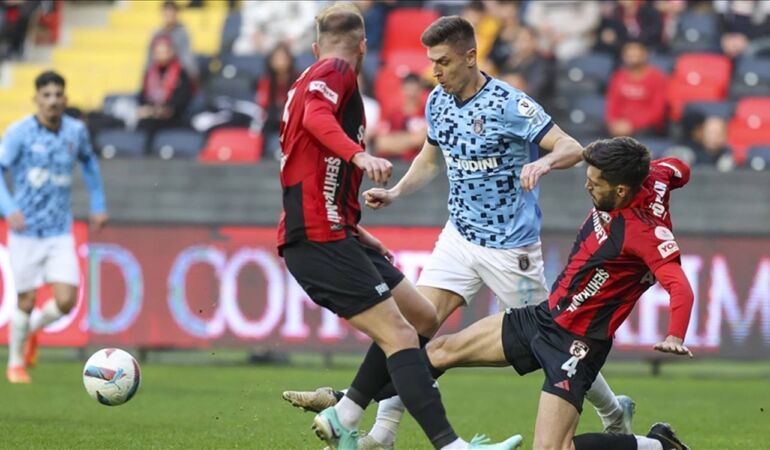 Gaziantepspor, Başakşehir’e 2-1 yenildi, hakeme tepki var
