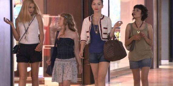 Küçük Sırlar’ın yıldızları yıllar sonra bir araya geldi: Merve Boluğur ve Dilara Öztunç’a yorum yağdı!