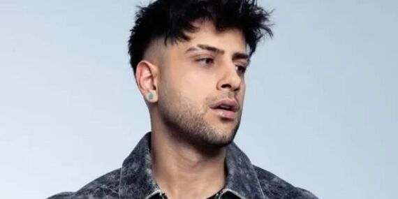 Reynmen sahnede para atılmasına tepki gösterdi: ‘Çıkınca seninle görüşelim’