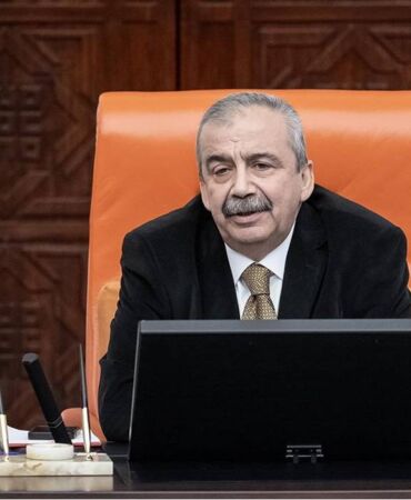 sırrı süreyya önder