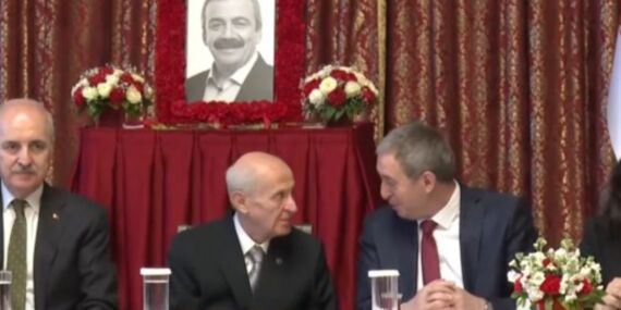 99 gün sonra Meclis’te! Devlet Bahçeli, Sırrı Süreyya Önder’in fotoğrafını sevdi