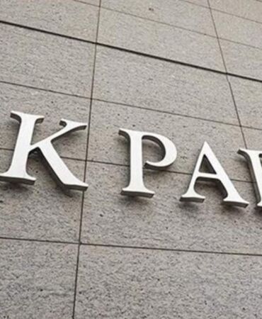 AKM çıkışında Özgür Özel'e yumruklu saldırı! İlk açıklama AKP'den geldi 'Saldırgan hesap verecek'