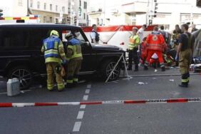 Almanya’da araç kalabalığa daldı 3'ü ağır 8 yaralı!