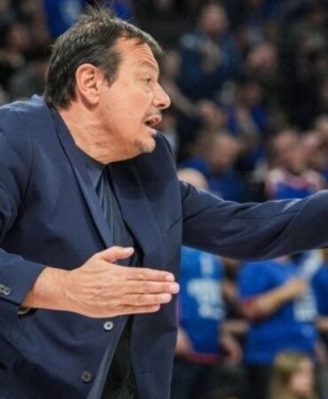 Anadolu Efes tribünleri ile Ergin Ataman arasında gerginlik Salon karıştı!