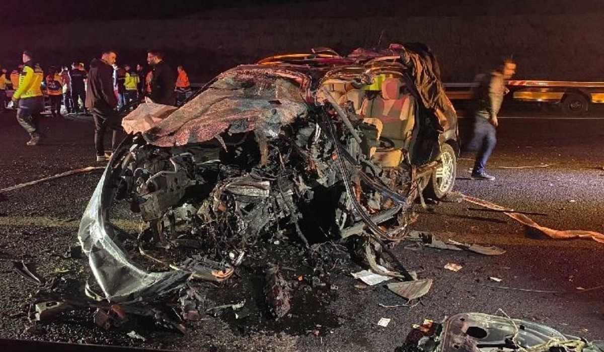Ankara-Niğde Otoyolunda feci kaza… Araçlar kafa kafaya çarpıştı!