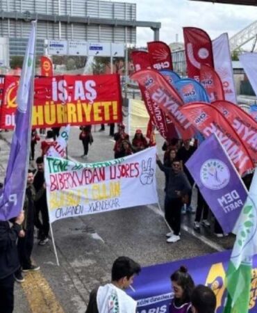 Ankara'da 1 Mayısı kutlayan yurttaşlar Tandoğan'a yürüyor