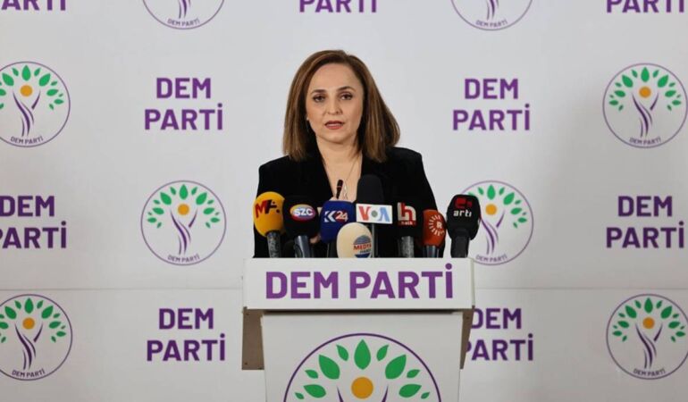 DEM Parti’den ‘Tarihi bir eşikteyiz’ açıklaması: PKK 11 Temmuz’da Süleymaniye’de silah bırakacak