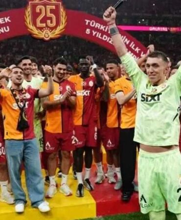 Galatasaray'a veda eden Mertens'in duygusal vedası 'Ciro'ya gidişimizi nasıl anlatacağız, bilmiyoruz'
