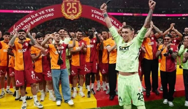 Galatasaray'a veda eden Mertens'in duygusal vedası 'Ciro'ya gidişimizi nasıl anlatacağız, bilmiyoruz'