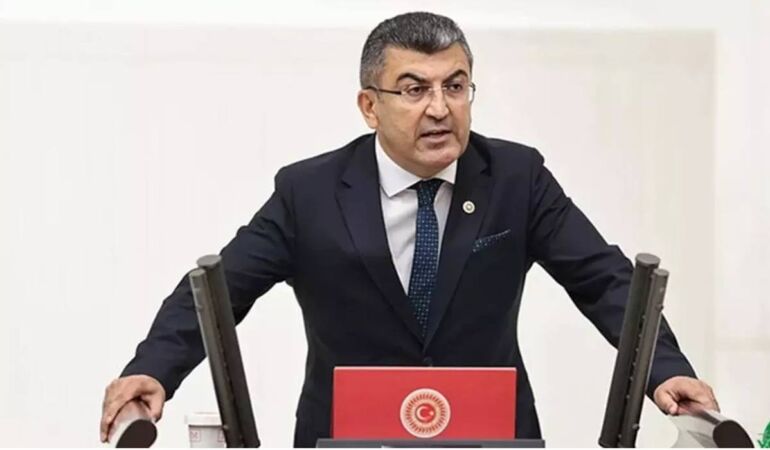 Gelecek Partisi’nde flaş istifa!