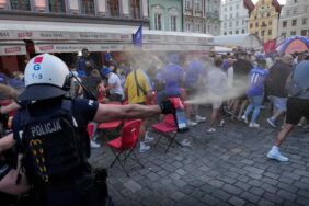 Konferans Ligi finali öncesi olaylı başlangıç Chelsea ve Real Betis taraftarları birbirine girdi