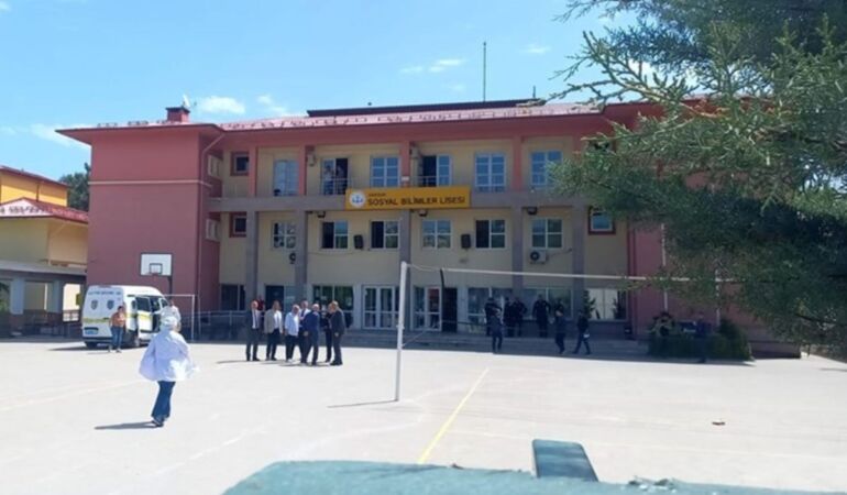 Lisede silahlı saldırı 2 kadın öldürüldü