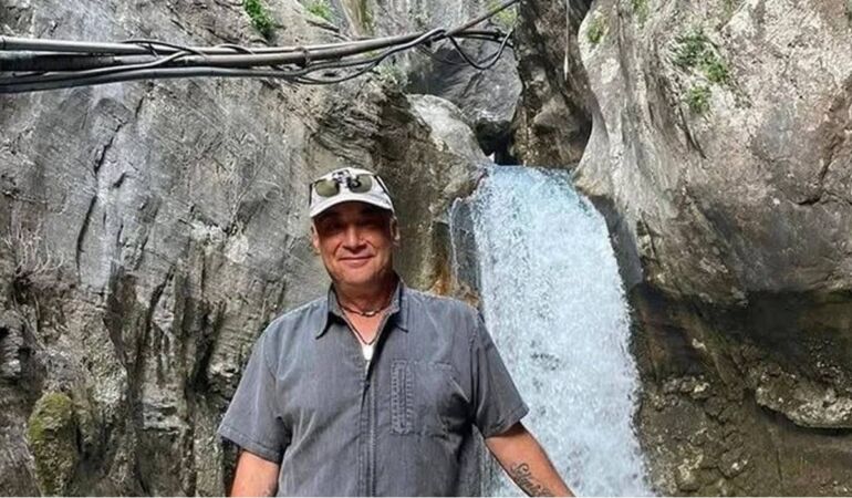 Yeşilçam’ın ünlü ismi Mehmet Serdar Sulukahya evinde bıçaklandı!