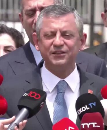 Özgür Özel'den, Yeni Şafak'a seslendi 'Mehmet Şimşek'e odunla vurmuşlar!'