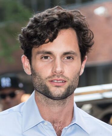 'You' dizisinin yıldızı Penn Badgley 'Başucumda Kur'an-ı Kerim var'