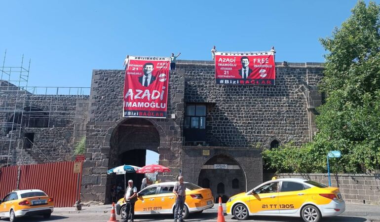 Diyarbakır’da ‘İmamoğlu’ pankartına el konuldu!