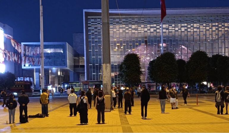 ‘Duran Adam’ eyleminde gözaltına alınmışlardı: Gençlere dikkat çeken soru!