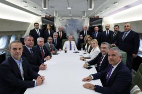 CUMHURBAŞKANI ERDOĞAN'DAN ÖNEMLİ AÇIKLAMALAR "BİRLİK VE BERABERLİĞİMİZİ GÜÇLENDİREN ADIMLARLA TERÖRÜN TAMAMEN TÜRKİYE GÜNDEMİNDEN ÇIKIŞI SAĞLANACAKTIR" "BİRKAÇ CILIZ SES ÇIKIYOR, VATANDAŞIMIZ SÜRECE SAHİP ÇIKTIKÇA BU SESLER DE KESİLECEK, BEKLENTİMİZ, TERÖR DEFTERİNİN BİR DAHA AÇILMAMAK ÜZERE KAPANMASIDIR" "TERÖR ÖRGÜTÜNÜN KENDİNİ FESHETMESİ, SİLAHI BIRAKMASI VAR. BUNUN EKSİKSİZ, SORUNSUZ VE YOL KAZASI YAŞANMADAN GERÇEKLEŞMESİNE ODAKLANIYORUZ. DEVLETİMİZİN BİRLİĞİ, BÜTÜNLÜĞÜ, ÜNİTER YAPISI, REJİMİ, BAYRAĞI, RESMİ DİLİ GİBİ KONULARIN TARTIŞMAYA AÇILMASINA RIZA GÖSTERMEYİZ. KİMSENİN TEREDDÜDÜ OLMASIN" "AMERİKAN BAŞKANI TRUMP, RUSYA DEVLET BAŞKANI PUTİN VE UKRAYNA DEVLET BAŞKANI ZELENSKİY İLE UKRAYNA'DA BARIŞIN BİR AN ÖNCE TESİSİ AMACIYLA YÜRÜTTÜĞÜMÜZ HASSAS SÜRECE, AVRUPA BİRLİĞİ DAHİL İLGİLİ TÜM TARAFLARIN DESTEĞİNİ BEKLİYORUZ" "(ABD'NİN SURİYE YAPTIRIMLARININ KALDIRILMASI KARARI) DOSTUM TRUMP'IN KARARININ, AVRUPA BİRLİĞİ BAŞTA OLMAK ÜZERE İLGİLİ TÜM TARAFLARA ÖRNEK OLMASINI TEMENNİ EDİYORUM" "TERÖRSÜZ TÜRKİYE'NİN NİHAİ HEDEFİ BELLİDİR. SİLAHLARI GÖMMEK. TERÖR ÖRGÜTÜNÜN SİLAHLARINI TAMAMEN BIRAKMASI, FESİH KARARININ EKSİKSİZ BİÇİMDE UYGULANMASI, İLLEGALİTENİN TERK EDİLMESİ ŞART" "SINIRLARIMIZ DIŞINDAKİ TERÖRİSTLERİN SİLAHLARININ NE ŞEKİLDE TESLİM EDİLECEĞİ İLE İLGİLİ KOMŞULARIMIZDAKİ MUHATAPLARIYLA DA GÖRÜŞMELER YÜRÜTÜLÜYOR" "TERÖRLE MÜCADELEDE ELDE ETTİĞİMİZ BAŞARILAR SADECE DEVLET POLİTİKALARIYLA OLMADI; MİLLETİMİZİN KARARLILIĞI VE DAYANIŞMASIYLA DA OLDU.  TERÖRLE MÜCADELEDE ELDE ETTİĞİMİZ BAŞARILAR SADECE DEVLET POLİTİKALARIYLA OLMADI; MİLLETİMİZİN KARARLILIĞI VE DAYANIŞMASIYLA DA OLDU" "DEVLETİMİZİN BİRLİĞİ, BÜTÜNLÜĞÜ, ÜNİTER YAPISI, REJİMİ, BAYRAĞI, RESMİ DİLİ GİBİ KONULARIN TARTIŞMAYA AÇILMASINA RIZA GÖSTERMEYİZ" "(PUTİN ZELENSKİY GÖRÜŞMESİNİN OLMAMASI) BURADA BİZDEN KAYNAKLI HERHANGİ BİR DURUM SÖZ KONUSU DEĞİL" "BU CİNNET HALİNİ NE KADAR ERKEN TERK EDERLERSE, HERKES İÇİN O KADAR İYİ OLUR"