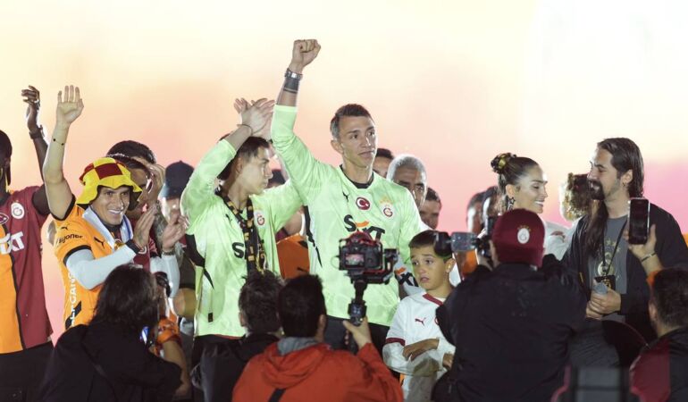 Fernando Muslera gözyaşları içinde açıkladı: Galatasaray’a veda etti!