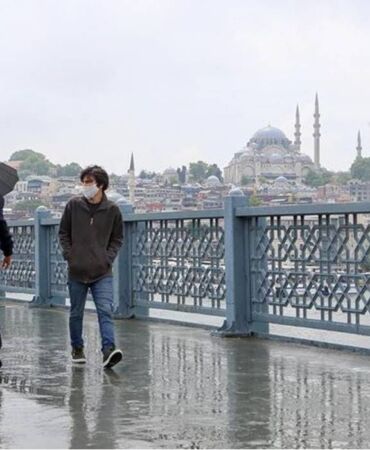 istanbul maskeli insanlar