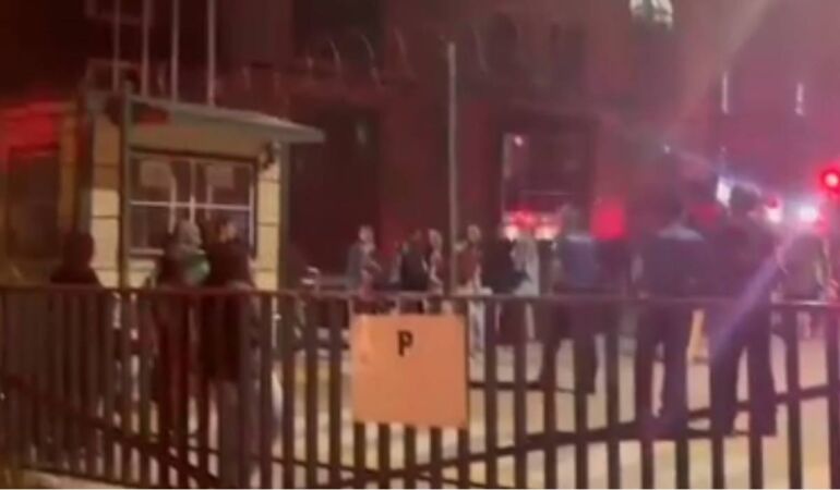 İstanbul’da binlerce öğrencinin kaldığı yurtta yangın!