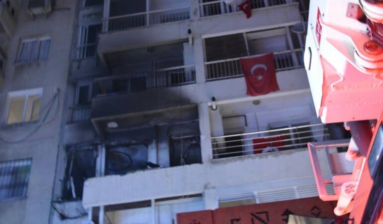 İzmir’de korkutan patlama: 4 kişi hastaneye kaldırıldı!
