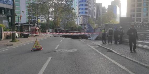 Sarıyer’de yol çöktü… Cadde trafiğe kapatıldı!