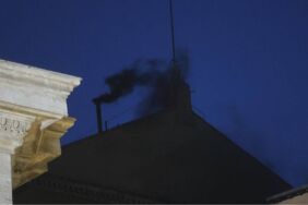 sistina şapeli siyah duman