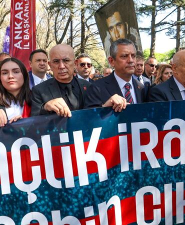 üç fidan anma yürüyüşü özgür özel