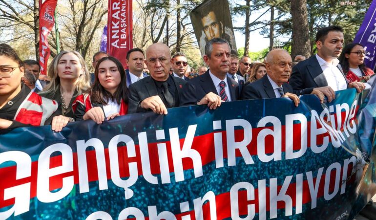 Ankara’da ‘Üç Fidan’ için anma yürüyüşü… ‘Onların idamına el kaldıranların torunları bugün utanç içinde’