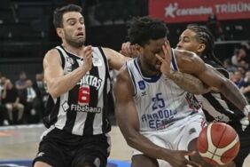 Anadolu Efes seride öne geçti!